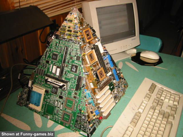 Computer Pyramid - funny PC pics how to recognize an egyptian hardware