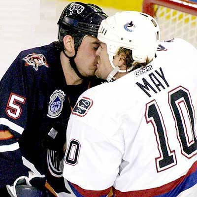Hockey Kiss picture