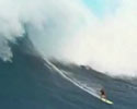 crazy dude surf a huge wave. Amazing video.