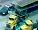 brave truck drivers helped cops to capture a fugitive